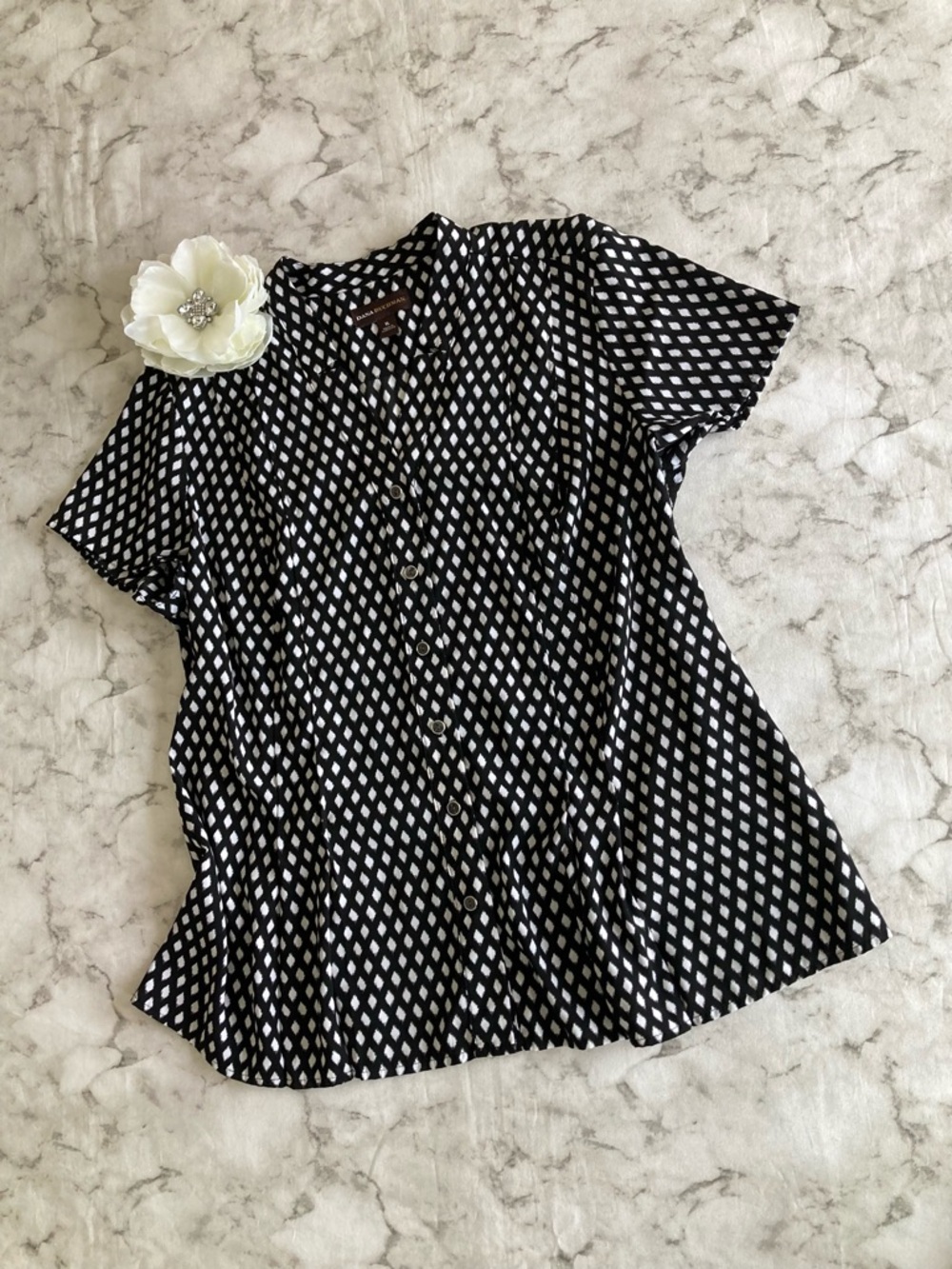 Black & White Diamond Print polka dots with button down front v neck Women’s Top